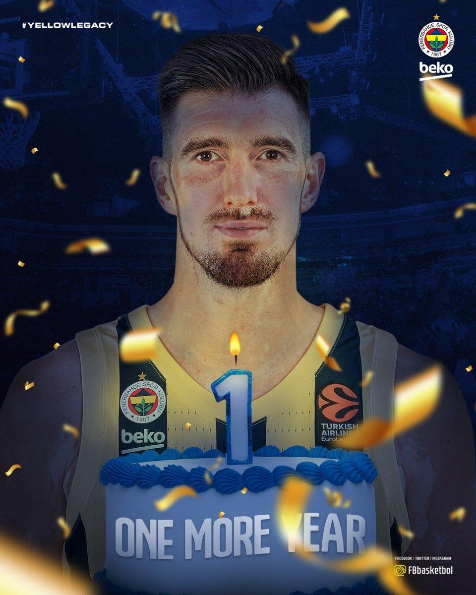 Nando de Colo ile 1 yıl daha