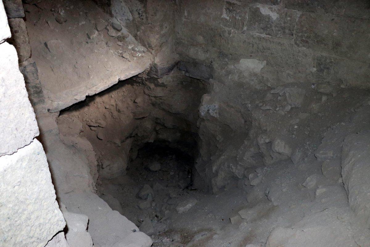 Kayseri'de defineciler tarihi kiliseyi tahrip etti