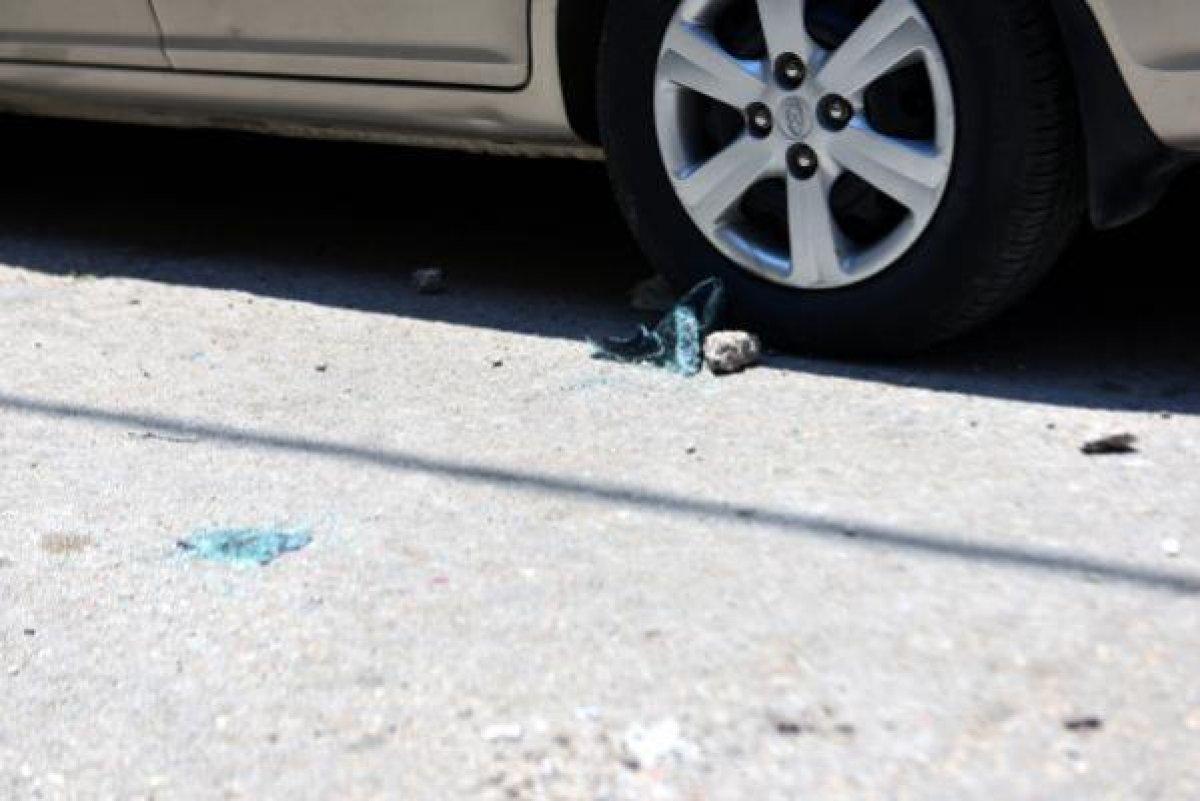 Adana'da arabada mahsur kalan çocuk, kelebek camı kırılarak kurtarıldı