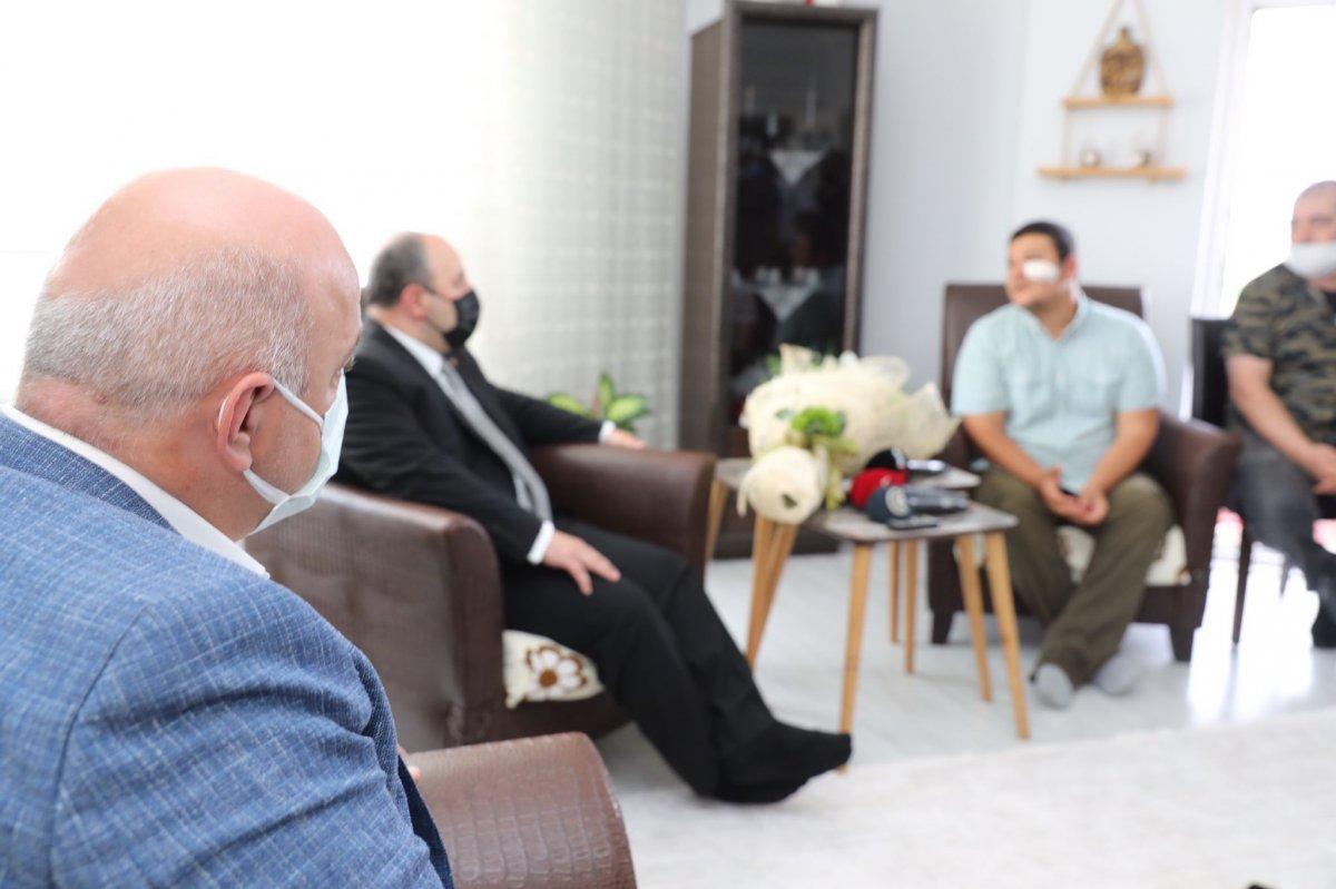 Mustafa Varank'tan saldırıya uğrayan İHA muhabirine ziyaret