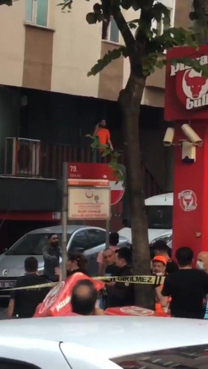 Esenler'de eşiyle görüşmek için başına silah dayadı