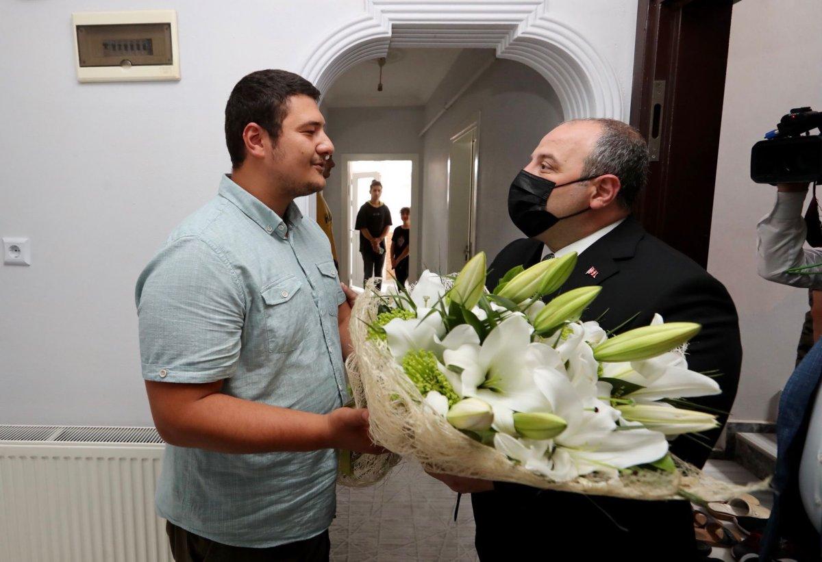 Mustafa Varank'tan saldırıya uğrayan İHA muhabirine ziyaret