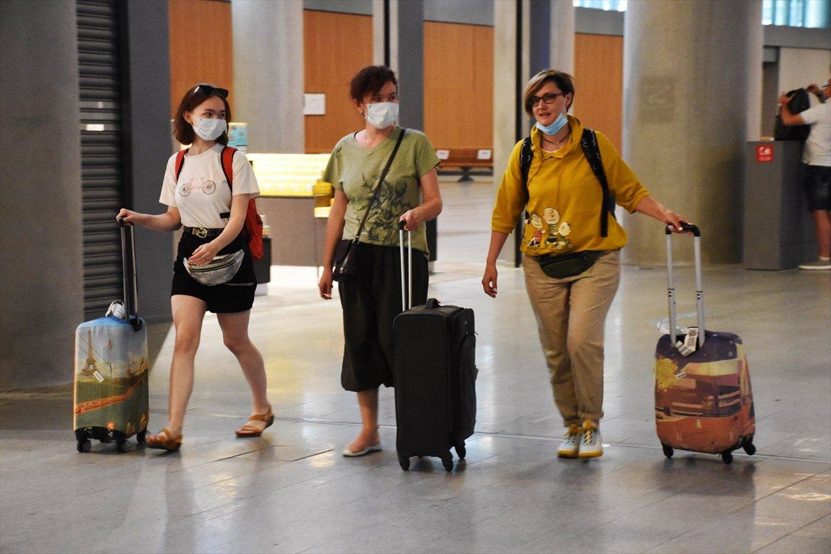 Rusya'dan ilk turist kafilesi Muğla'ya geldi