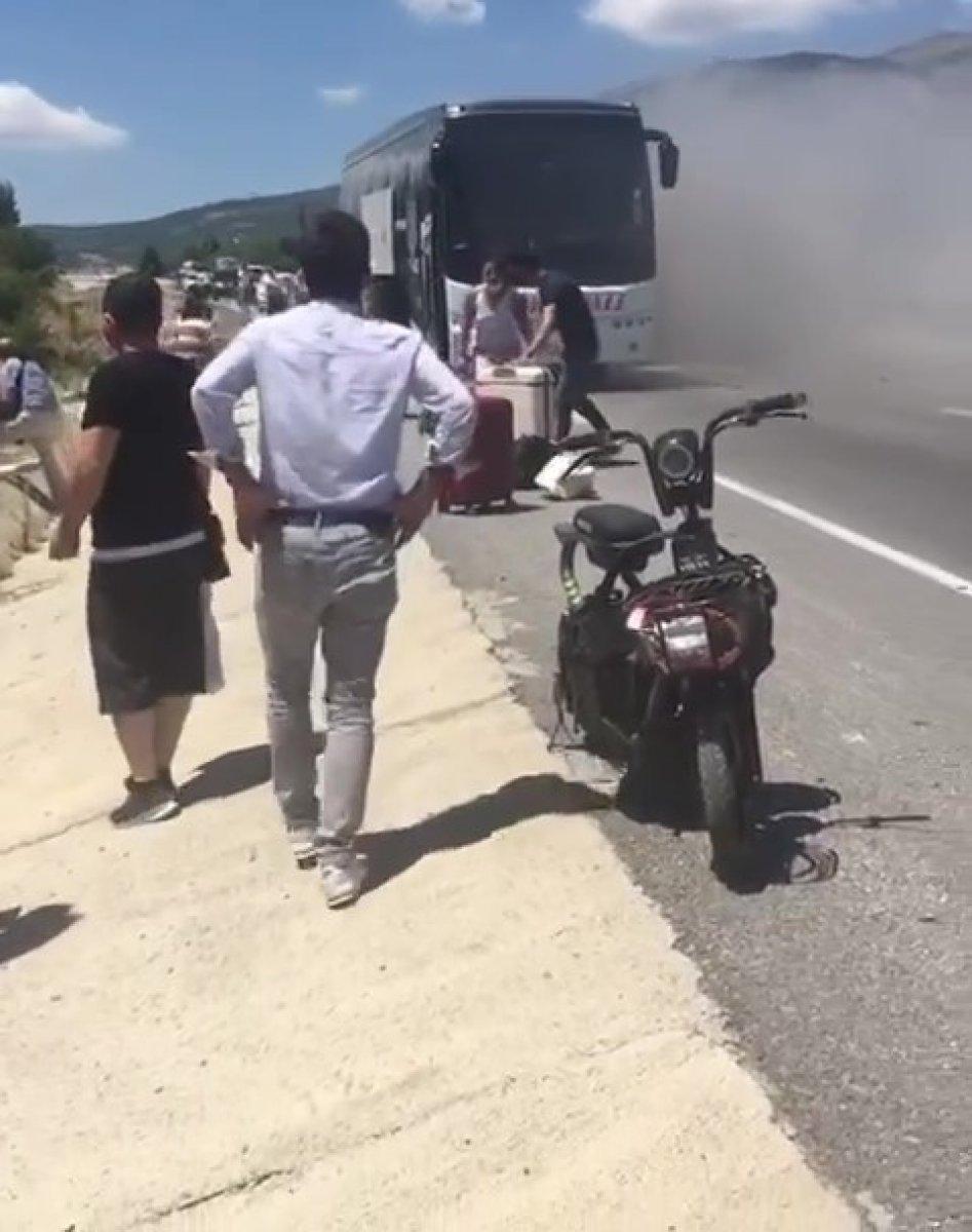 Denizli'de yolcu otobüsünde yangın çıktı