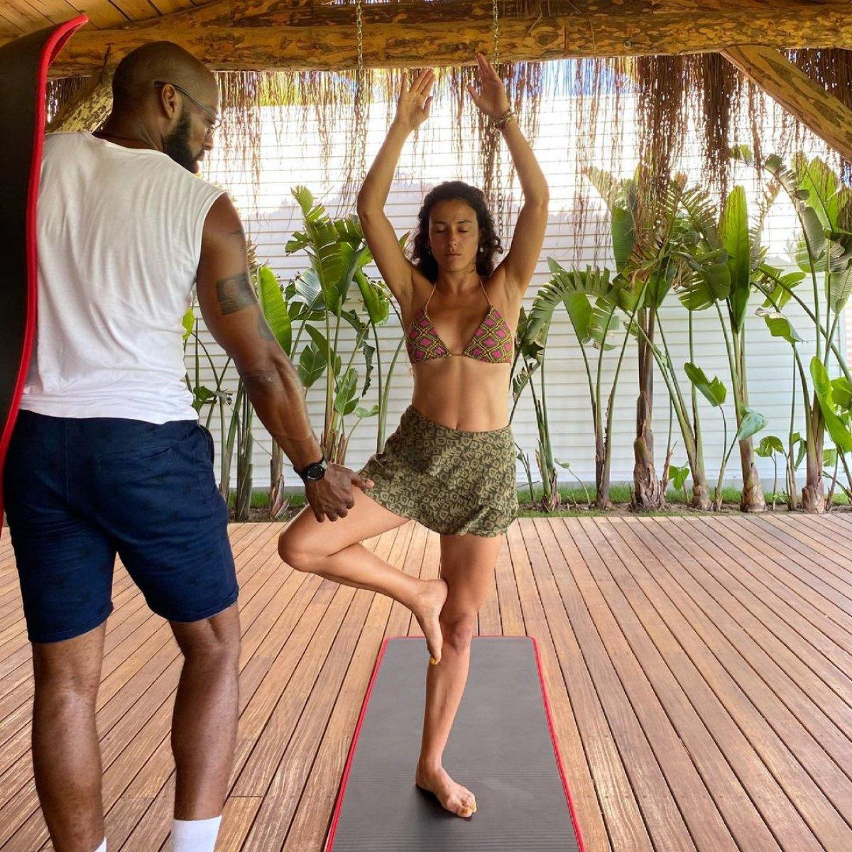 Cansu Tosun yoga yaptı