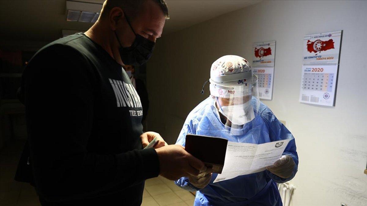 Ukrayna 4 ülkenin vatandaşlarına PCR testi zorunluluğu getirdi