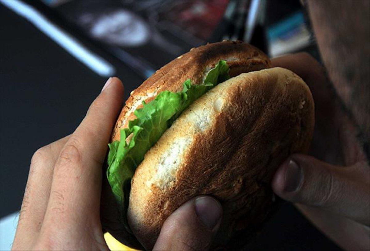 İngiltere’de obezite ile mücadele: Abur cubur reklamları kısıtlanacak