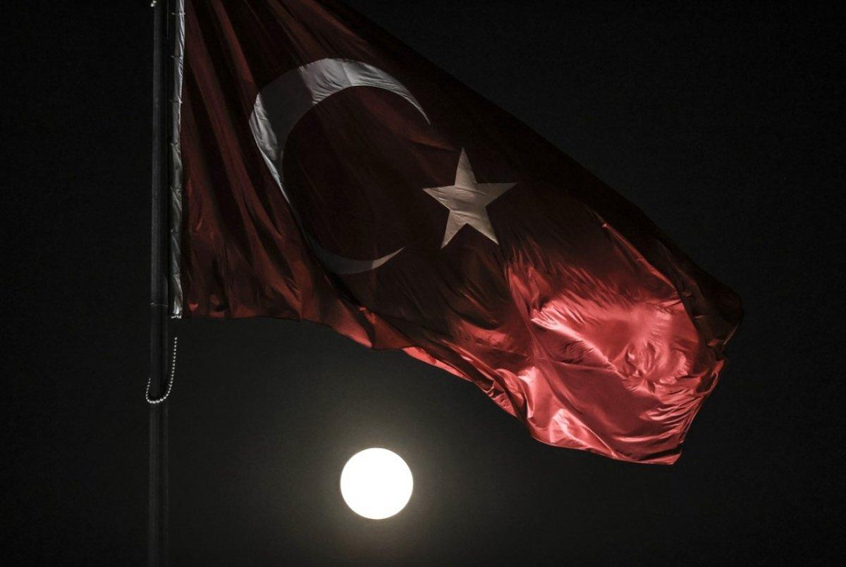 Dolunay, eşsiz görüntülerle kendini gösterdi