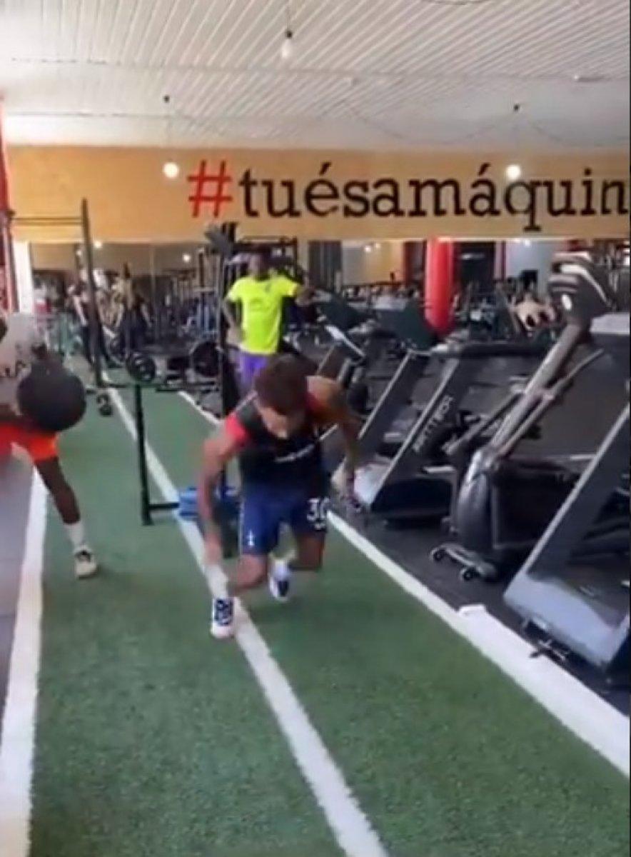 Gedson Fernandes, Galatasaray'ın ekipmanlarıyla çalışıyor