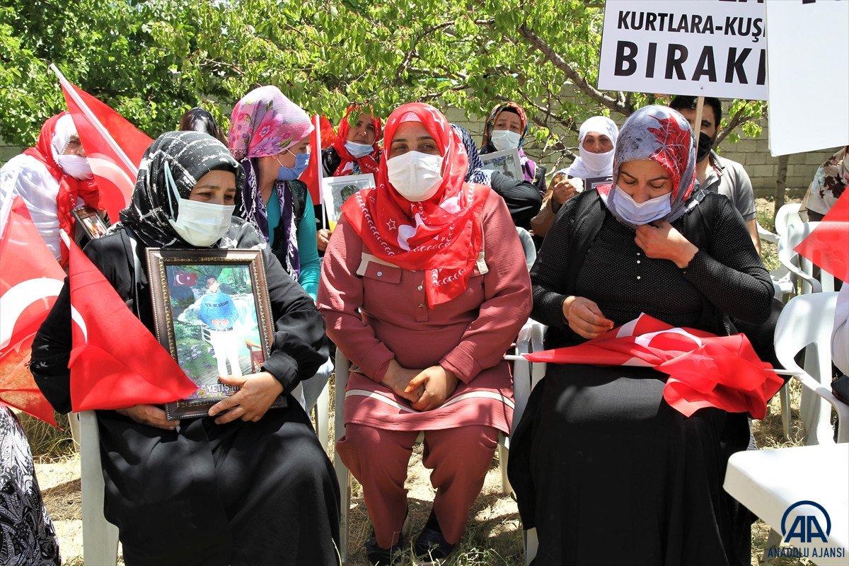Van’da evlat nöbeti, kızı teslim olan annenin evinde devam etti