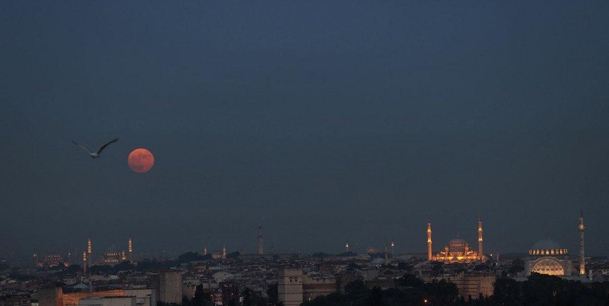 Dolunay, eşsiz görüntülerle kendini gösterdi