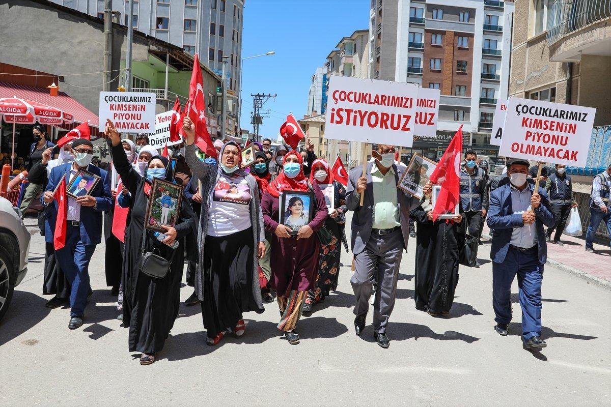 Van’da evlat nöbeti sonuç verdi, bir evlat daha teslim oldu