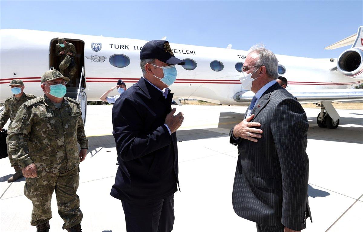 Hulusi Akar: Terörü bitireceğiz