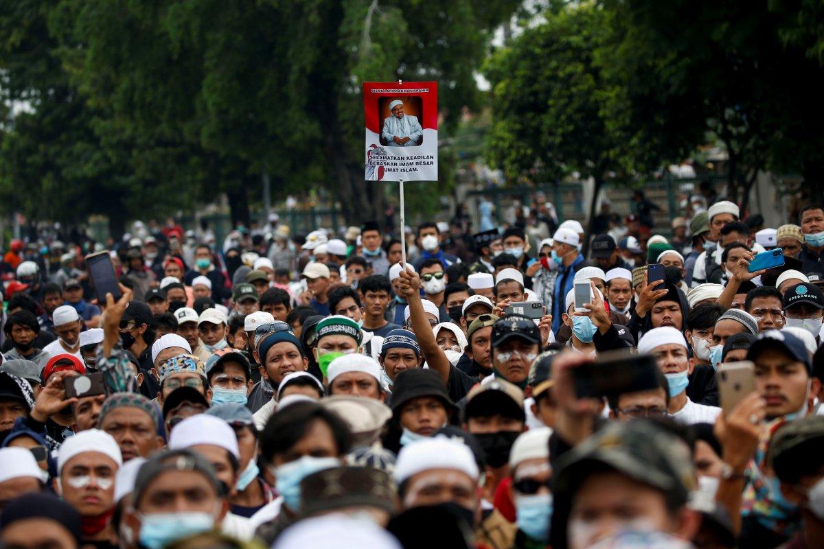 Endonezya'da koronavirüs test sonucunu gizleyen din adamına hapis