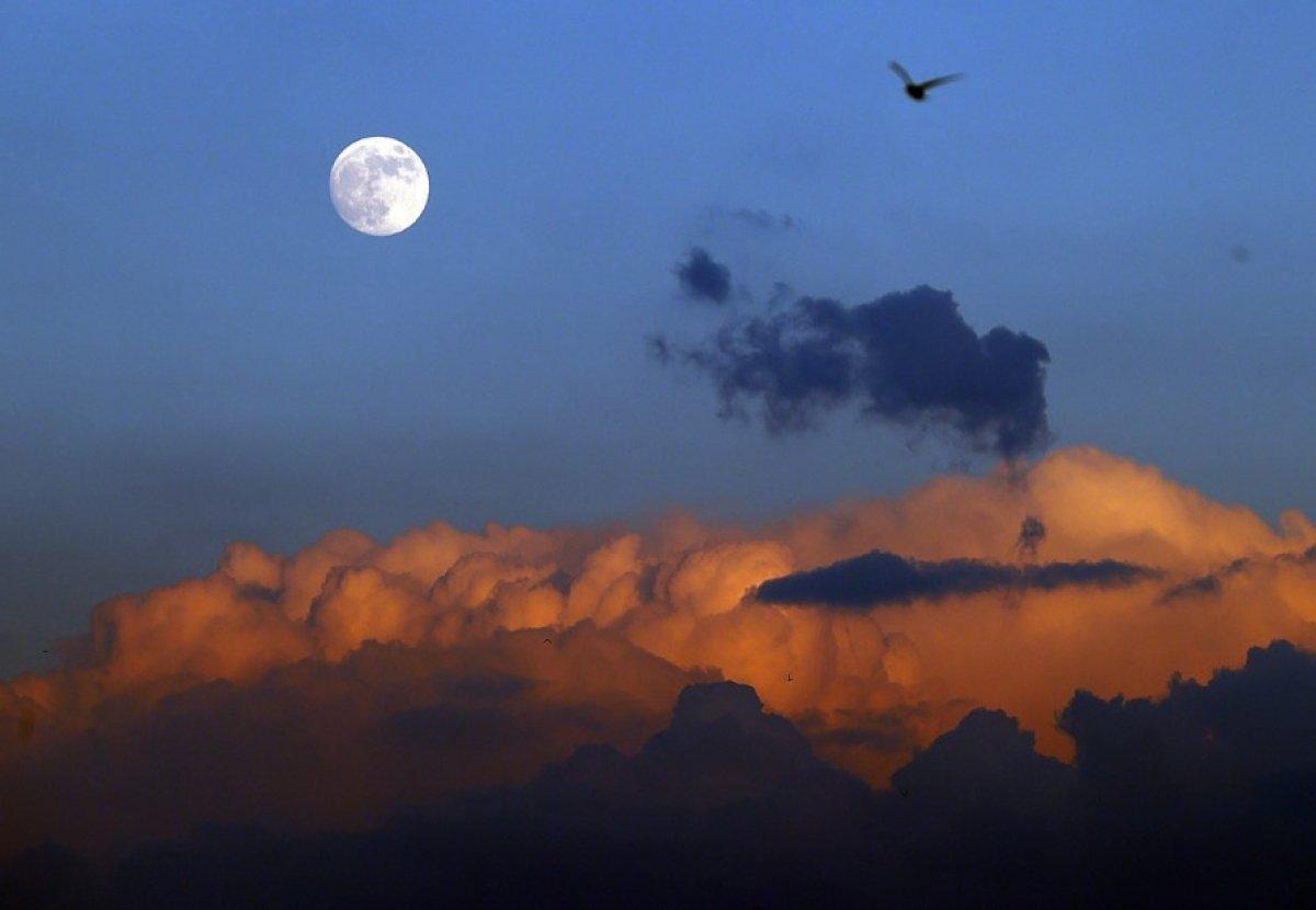 Dolunay, eşsiz görüntülerle kendini gösterdi