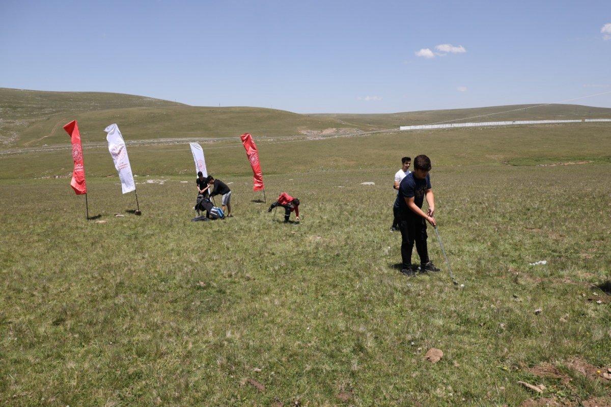Artvin’de yaylacı çocuklar golf sporuyla tanıştı