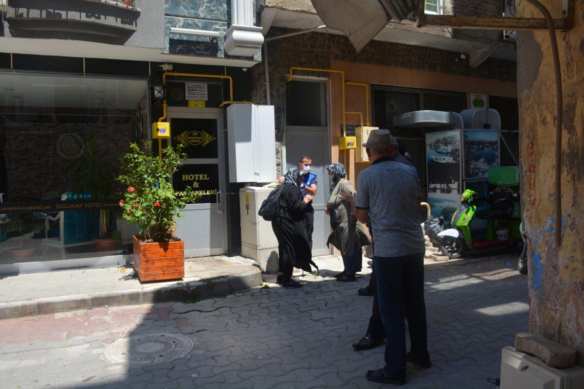 Sinop’ta görme engelli taklidi ile dilenen kadınlara suçüstü