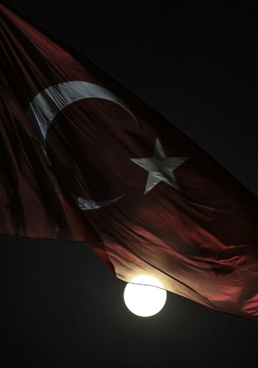 Dolunay, eşsiz görüntülerle kendini gösterdi