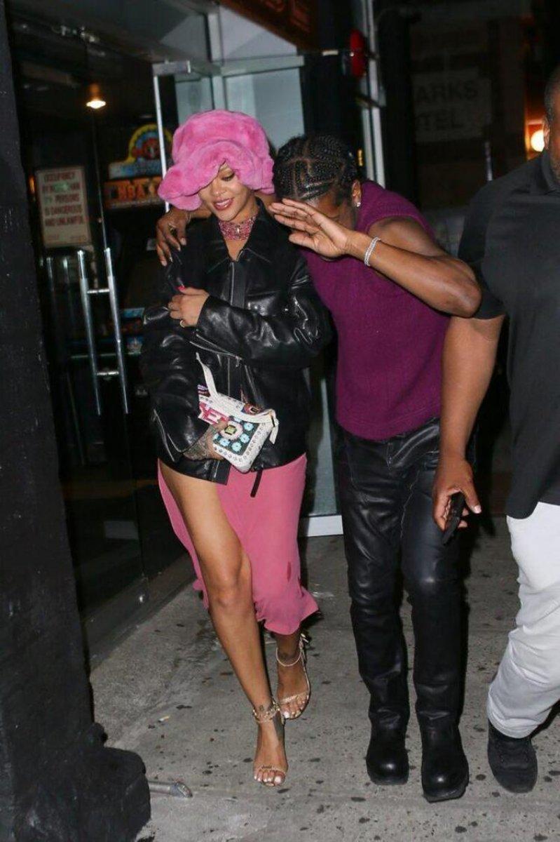 Rihanna, sevgilisiyle gecelerde