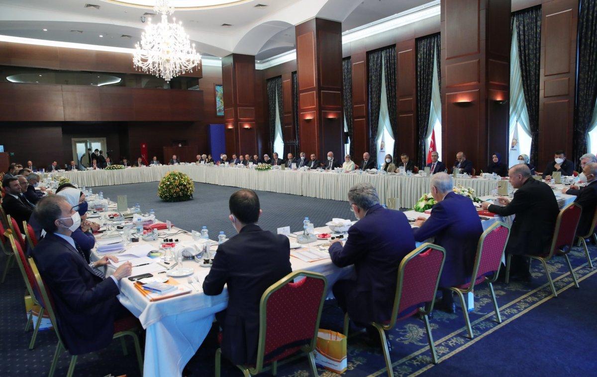 Ömer Çelik: Cumhurbaşkanımız yeni anayasa sürecine sahip çıkılsın dedi