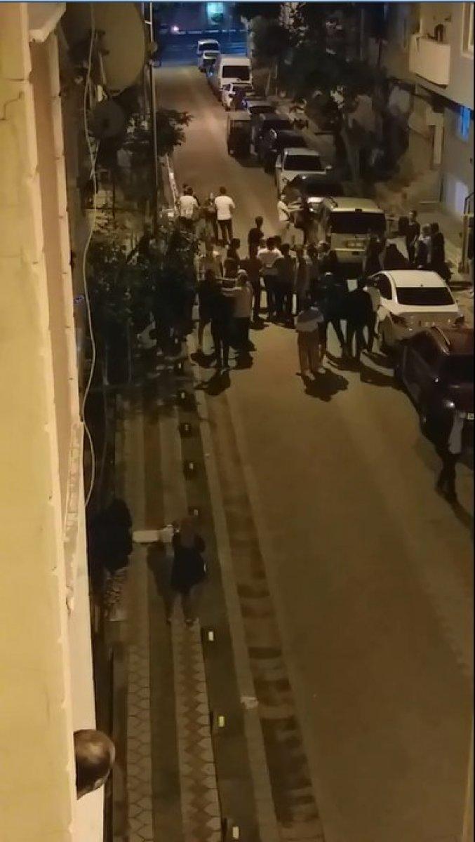 Sultangazi’de çocuklar kavga etti, aileler birbirine saldırdı