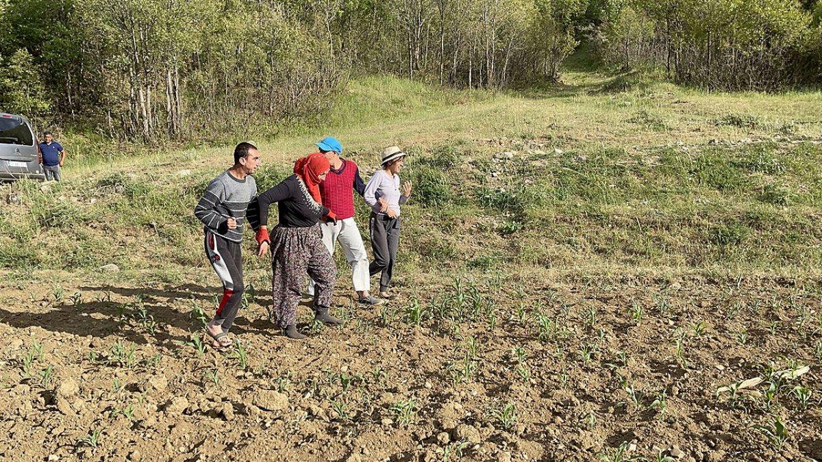 Bingöl'de 3 engelli çocuğuna gözü gibi bakıyor