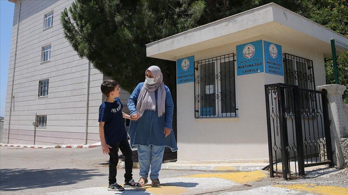Antalya'da gönüllü korona aşısı yapıyor: Bakan Koca'nın paylaşımını görünce şaşırdım