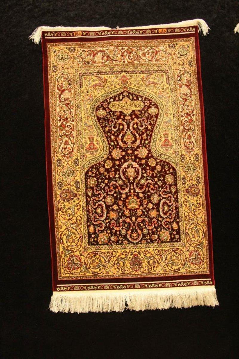 Nevşehir'de, 6 metrekare olan ipek halı 800 bin liradan satılıyor