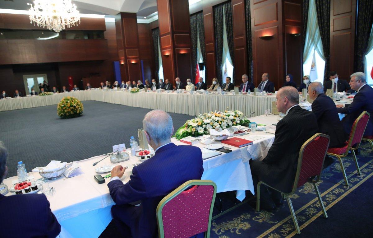 Cumhurbaşkanı Erdoğan'dan milletvekillerine sahada olun talimatı