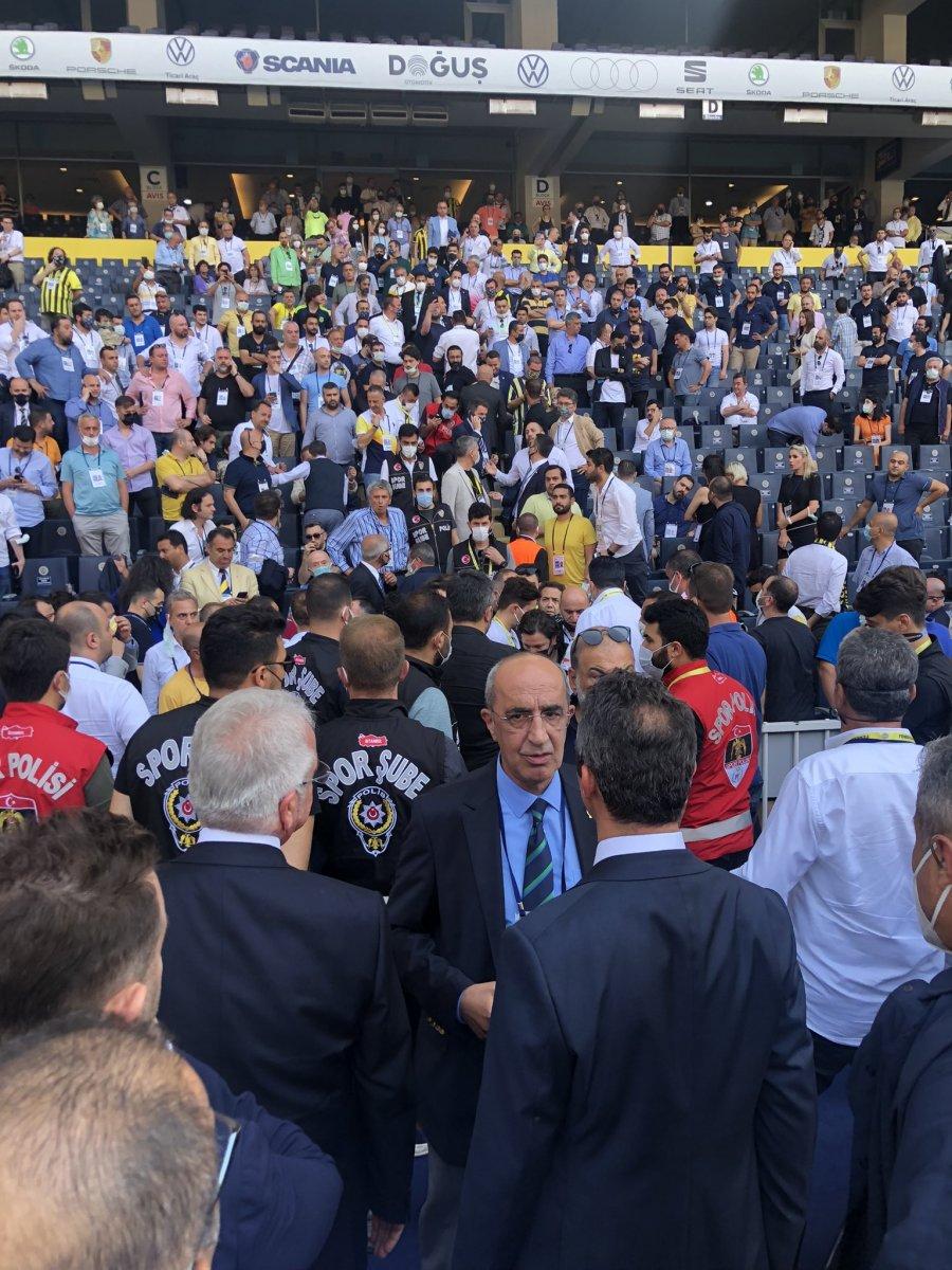 Fenerbahçe'de aidat ücretleri kavga çıkardı