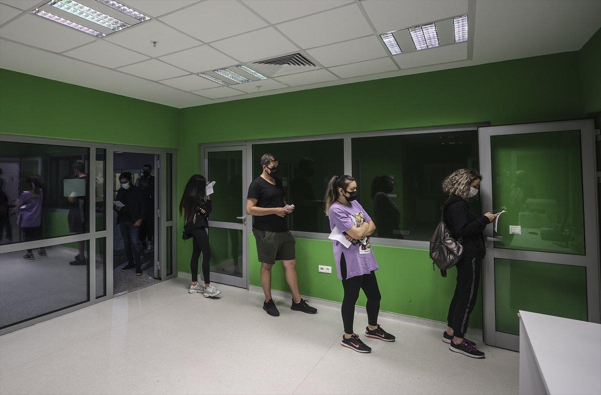 18 yaş ve üstündekiler aşılanmaya başladı