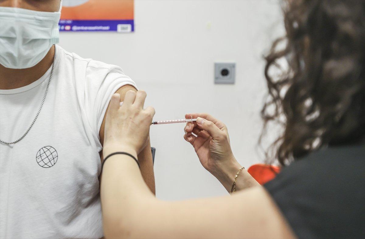 18 yaş ve üstündekiler aşılanmaya başladı