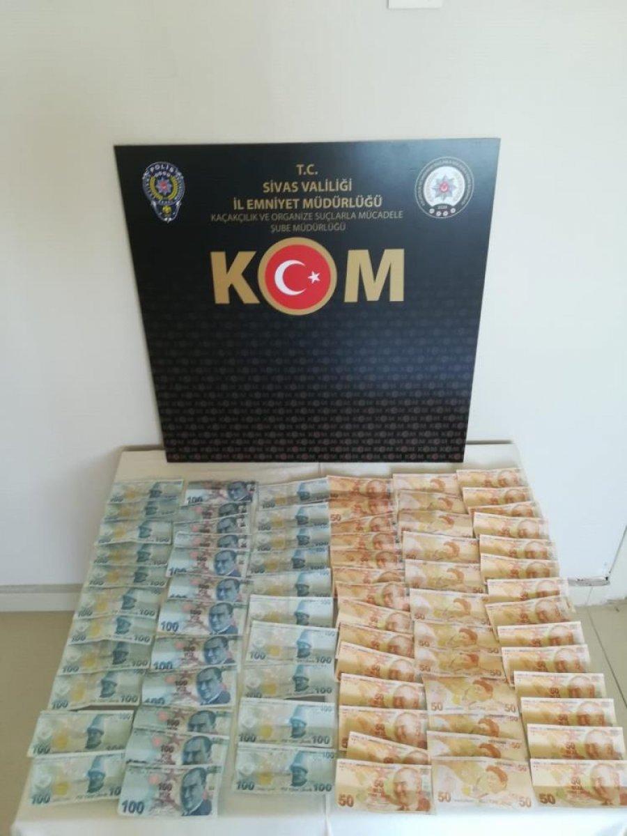 Sivas'ta 5 bin 800 lira sahte para ele geçirildi