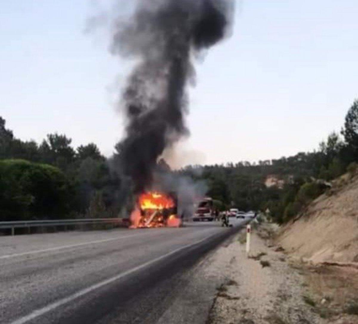 Denizli'deki kamyon, bomba gibi patladı