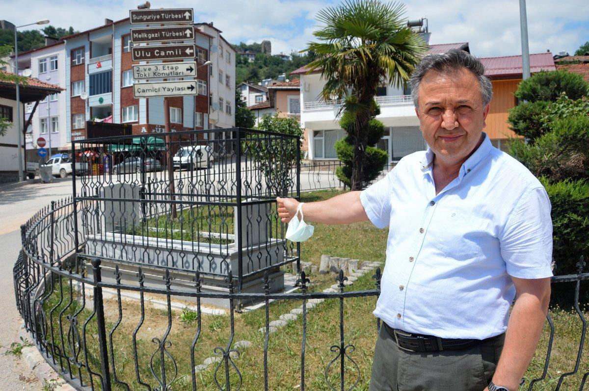 Tokat'ta kavşak ortasında kalan mezar şaşırttı