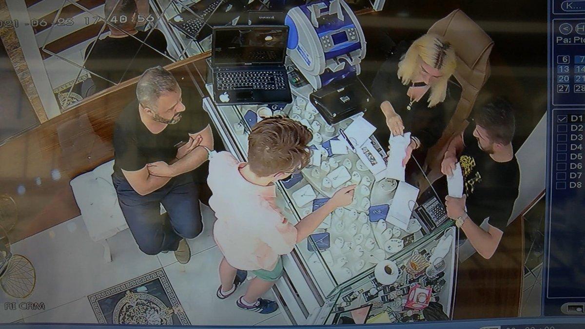 Küçükçekmece’de kuyumcu 800 bin lira dolandırıldı