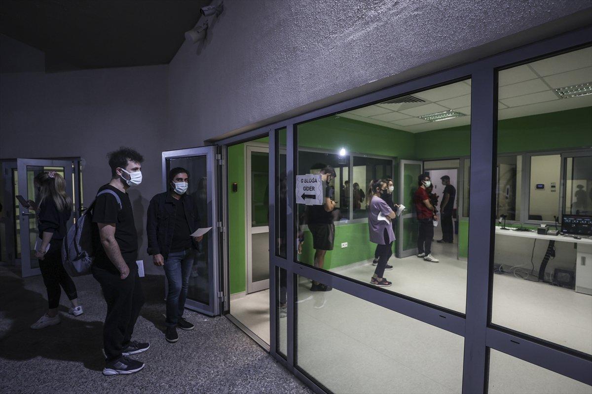 18 yaş ve üstündekiler aşılanmaya başladı