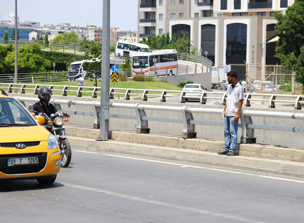 Adana’da madde bağımlısı sürücüleri bıçakla gasbetmeye kalkıştı