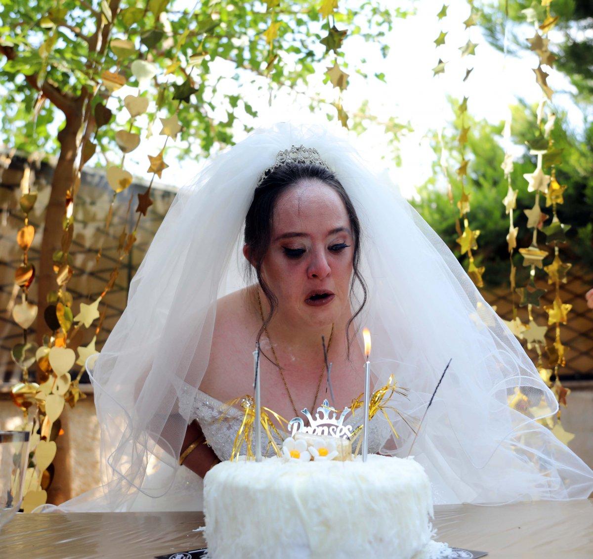 Gaziantep'te down sendromlu Tuğba'nın mutluluğu