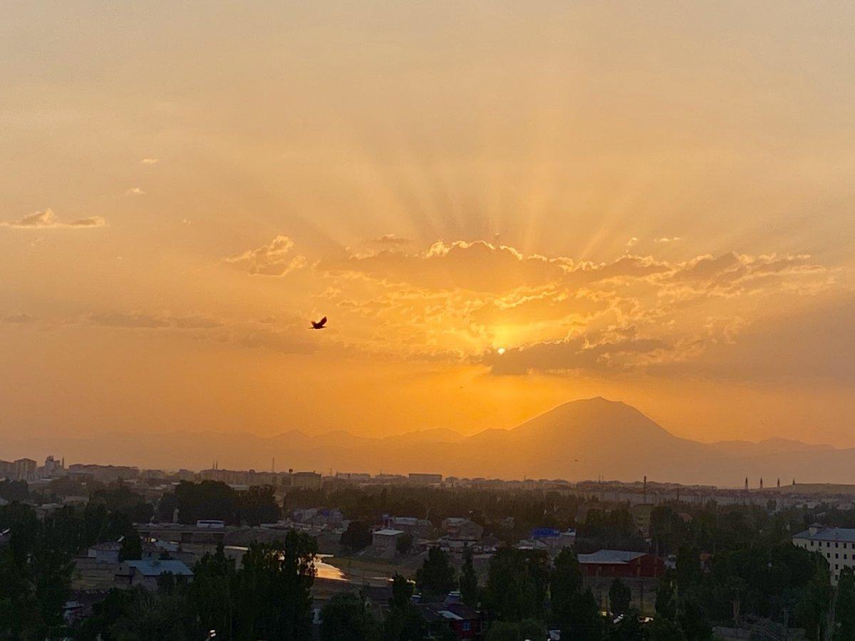 Ağrı'da başka olur gün batımı