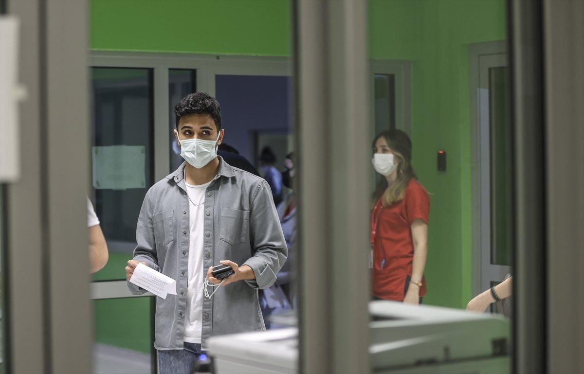 18 yaş ve üstündekiler aşılanmaya başladı