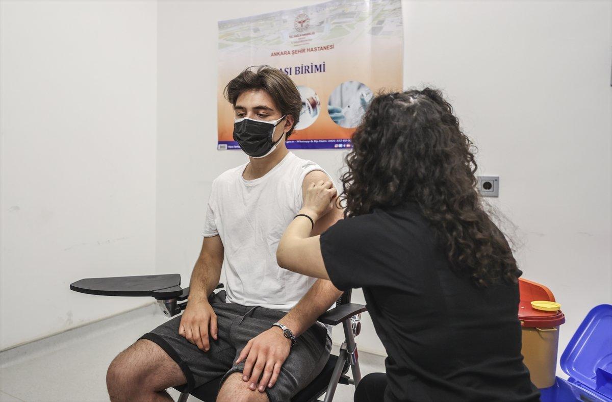 18 yaş ve üstündekiler aşılanmaya başladı