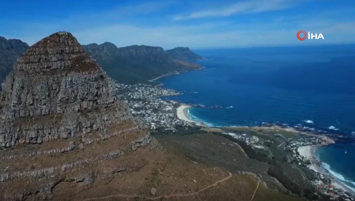 Bir diş fırçasıyla dünyayı gezdi