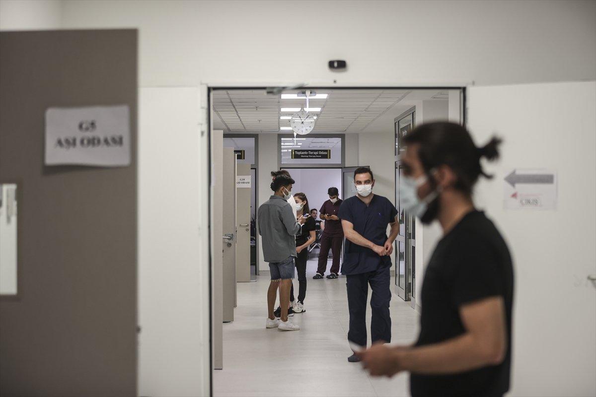 18 yaş ve üstündekiler aşılanmaya başladı