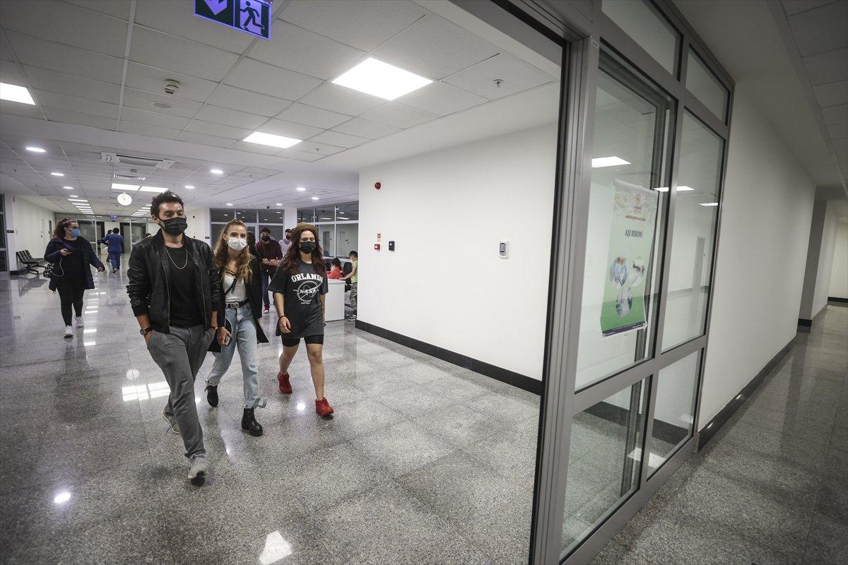 18 yaş ve üstündekiler aşılanmaya başladı