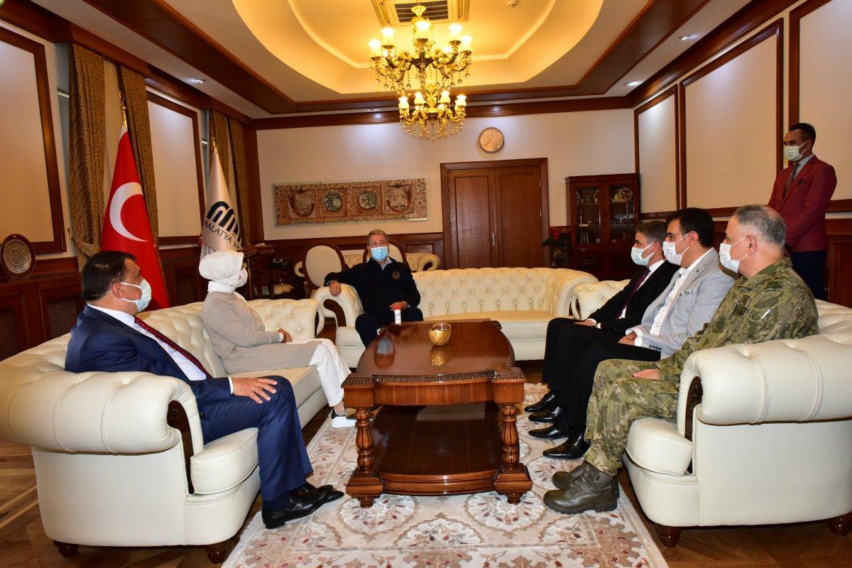 Hulusi Akar, Malatya'da esnafı ziyaret etti