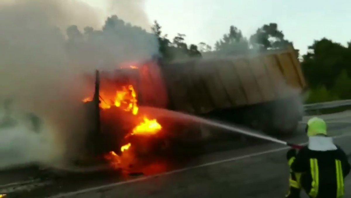Denizli'deki kamyon, bomba gibi patladı