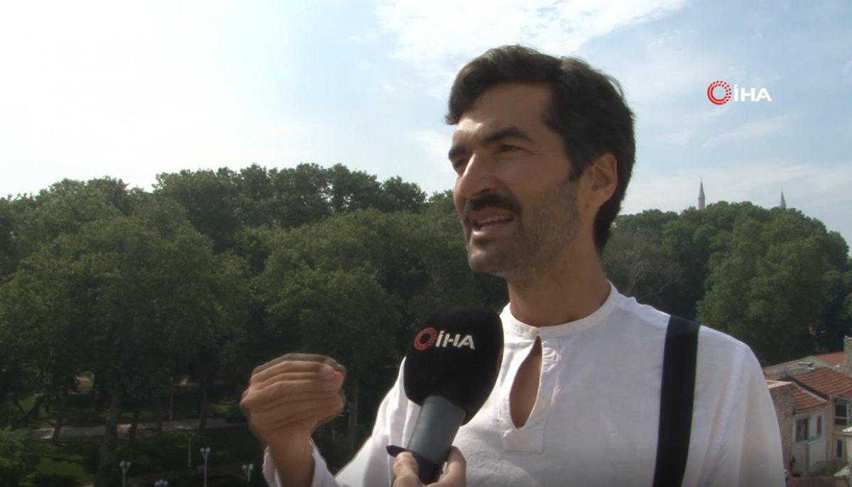 Bir diş fırçasıyla dünyayı gezdi