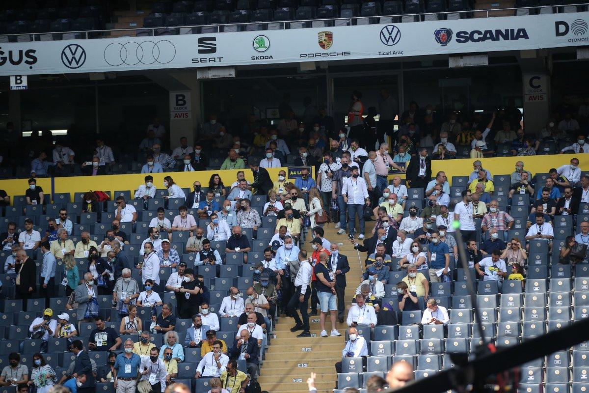 Fenerbahçe'de aidat ücretleri kavga çıkardı