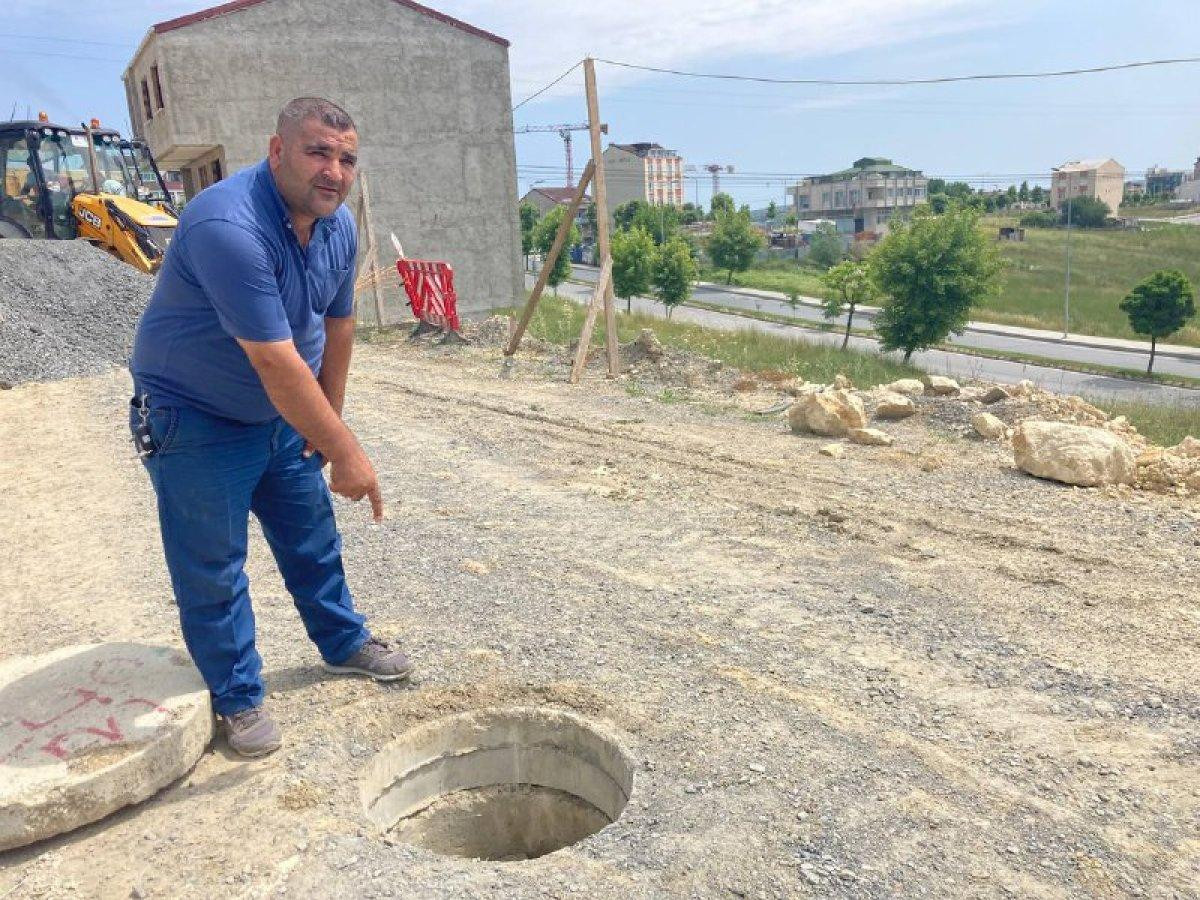 Arnavutköy’de defineciler, rögar kapağının içinde kazı yaptı